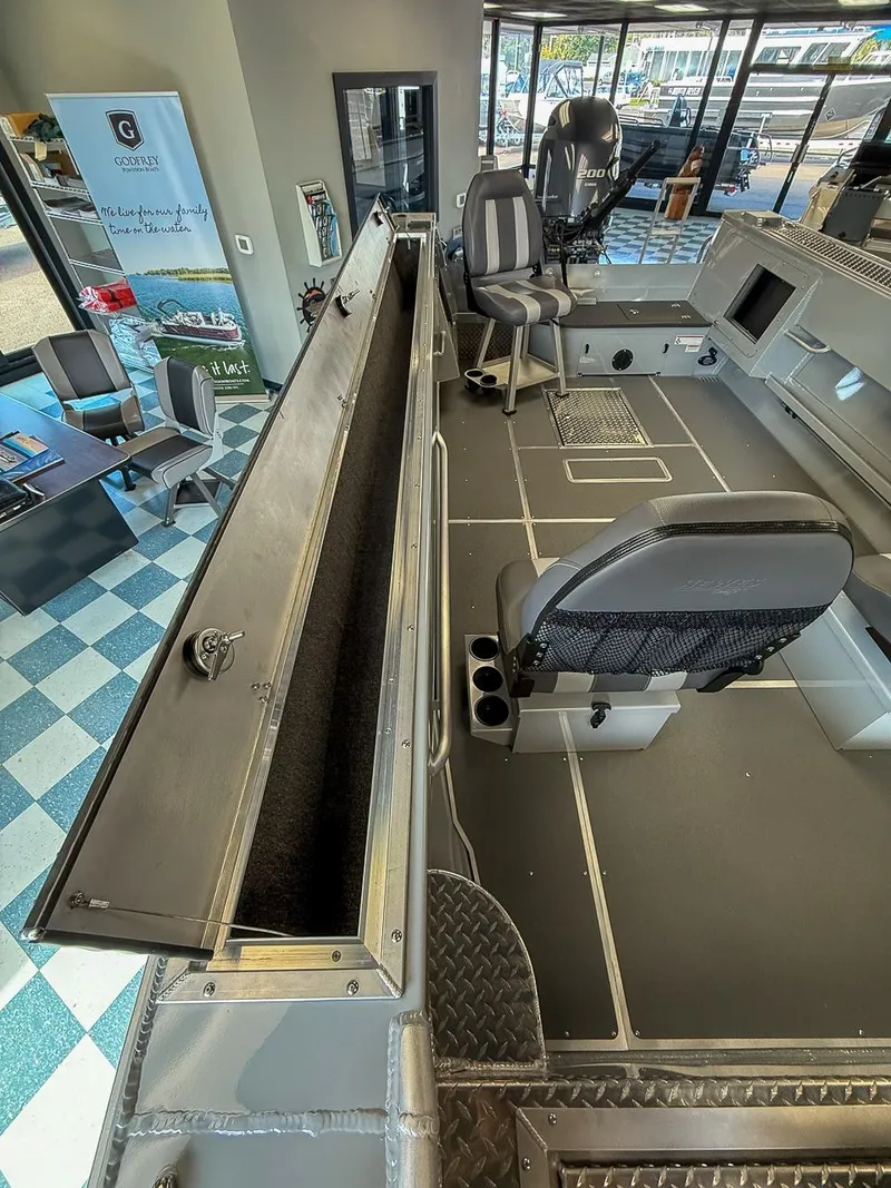 Slide: The Image of Hewescraft 200 Pioneer 2027 - 11