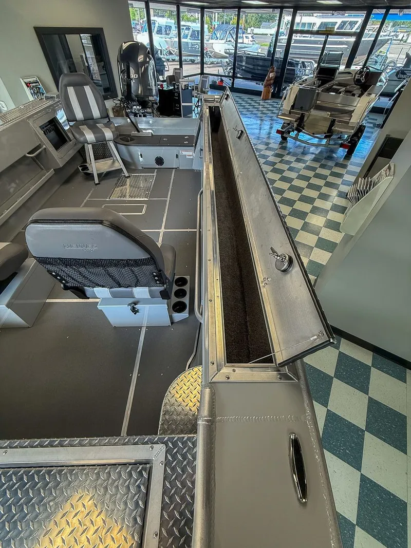 Slide: The Image of Hewescraft 200 Pioneer 2027 - 13