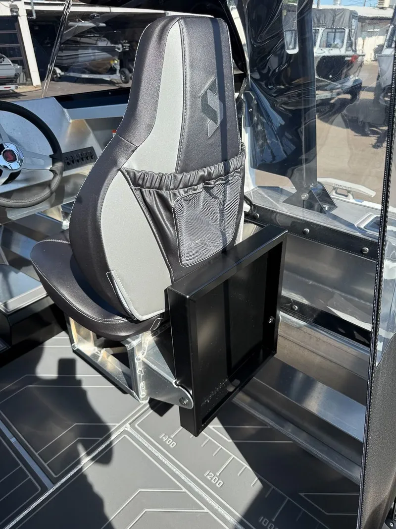 Slide: The Image of Stabi-Craft 1550 Fisher 2025 - 15