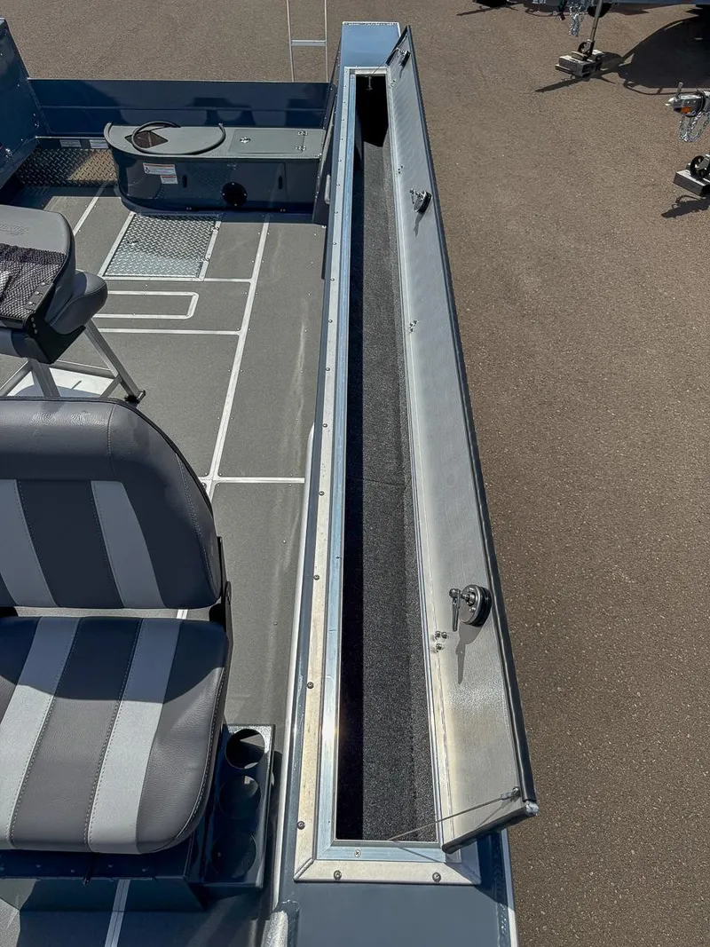 Slide: The Image of Hewescraft 220 Pioneer 2027 - 15