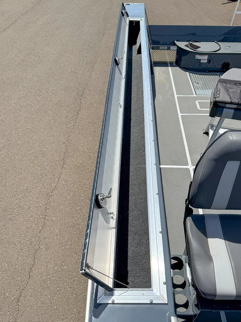 Slide: The Image of Hewescraft 220 Pioneer 2027 - 14