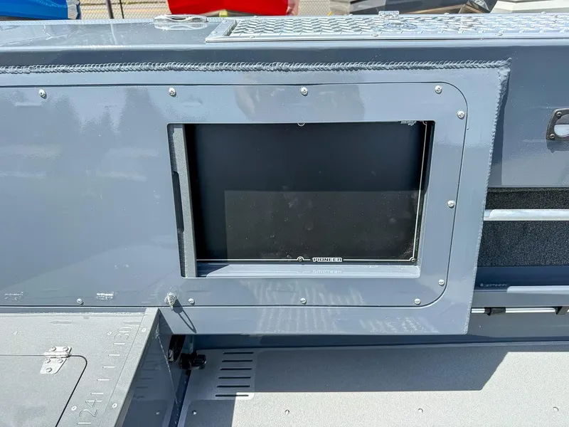 Slide: The Image of Hewescraft 220 Pioneer 2027 - 18