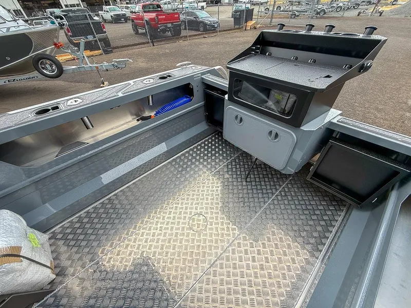 Slide: The Image of Stabi-Craft 1850 SuperCab 2025 - 15