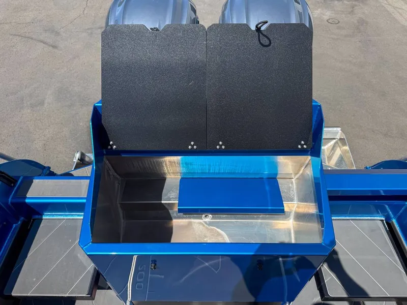 Slide: The Image of Stabi-Craft 2750 Ultra Centrecab 2023 - 24