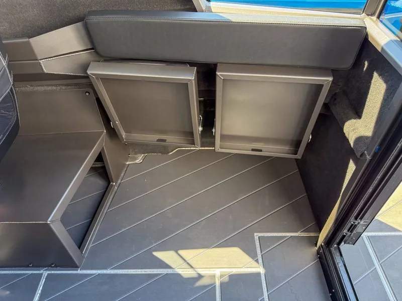 Slide: The Image of Stabi-Craft 2750 Ultra Centrecab 2023 - 15