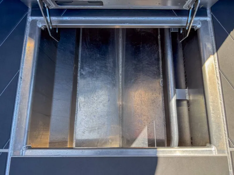 Slide: The Image of Stabi-Craft 2750 Ultra Centrecab 2023 - 23