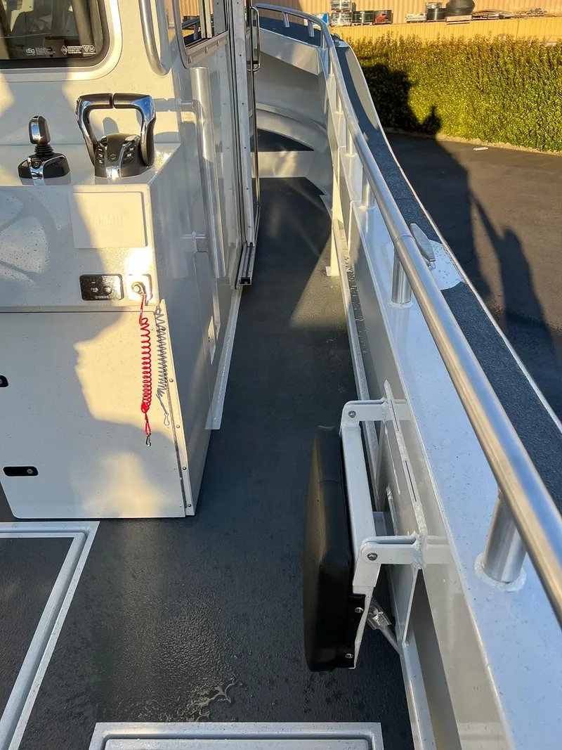 Slide: The Image of North River 3300 Offshore WXL WA 2027 - 27
