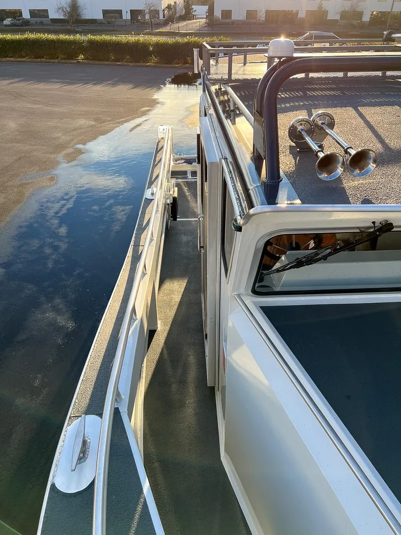 Slide: The Image of North River 3300 Offshore WXL WA 2027 - 19