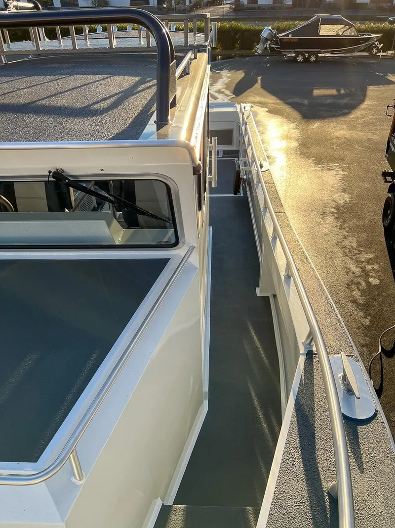 Slide: The Image of North River 3300 Offshore WXL WA 2027 - 18
