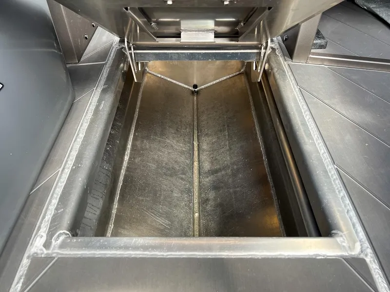 Slide: The Image of Stabi-Craft 2750 Ultra Centrecab 2027 - 18