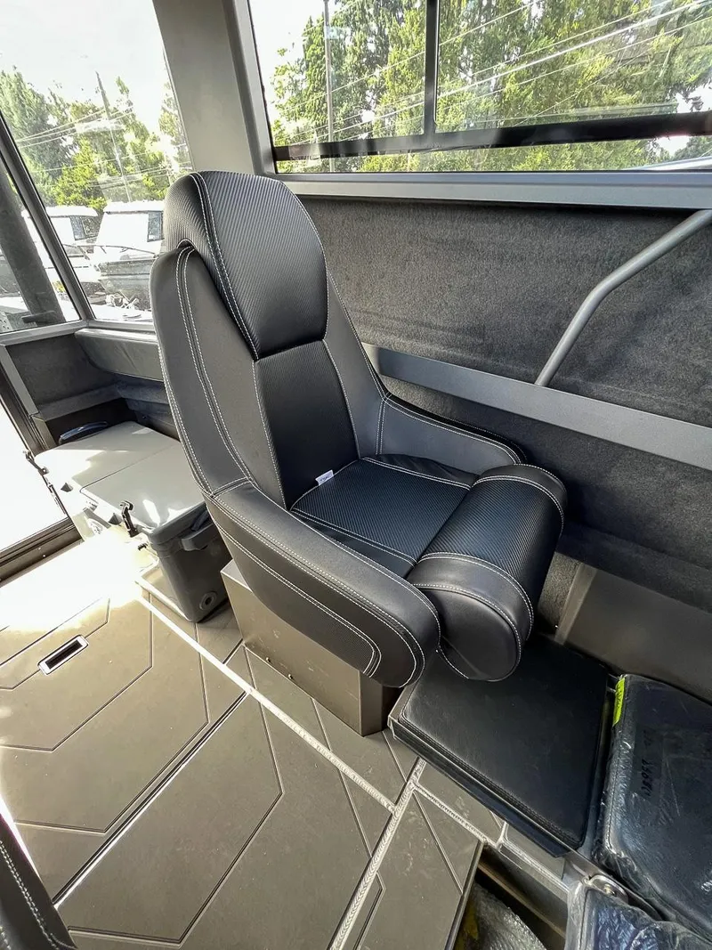 Slide: The Image of Stabi-Craft 2750 Ultra Centrecab 2027 - 12
