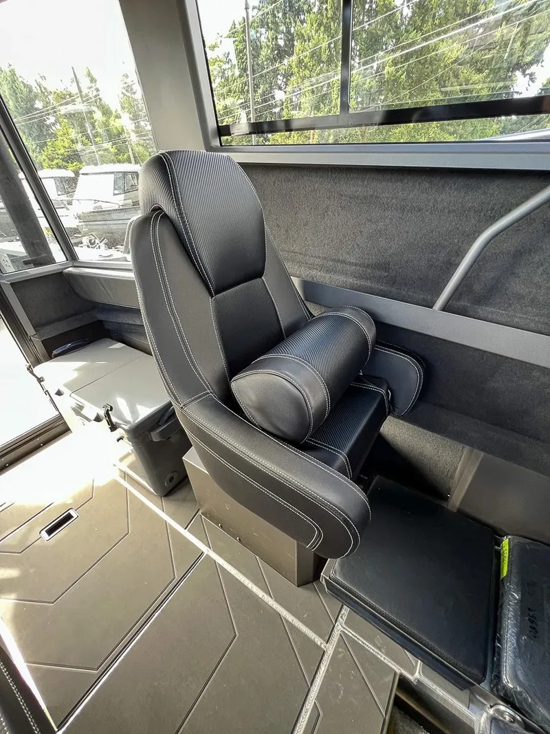 Slide: The Image of Stabi-Craft 2750 Ultra Centrecab 2027 - 13