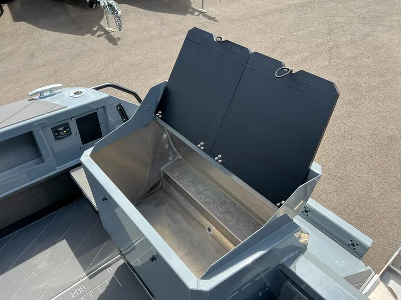 Slide: The Image of Stabi-Craft 2750 Ultra Centrecab 2027 - 24