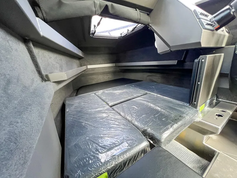 Slide: The Image of Stabi-Craft 2750 Ultra Centrecab 2027 - 9