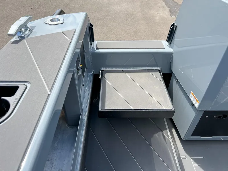 Slide: The Image of Stabi-Craft 2750 Ultra Centrecab 2027 - 25