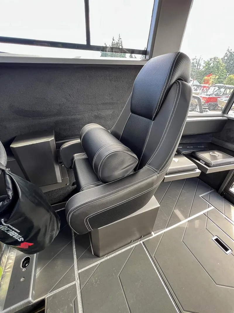 Slide: The Image of Stabi-Craft 2750 Ultra Centrecab 2027 - 14