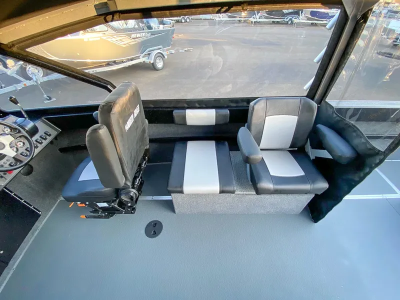 Slide: The Image of North River 24 Commander 2027 - 17