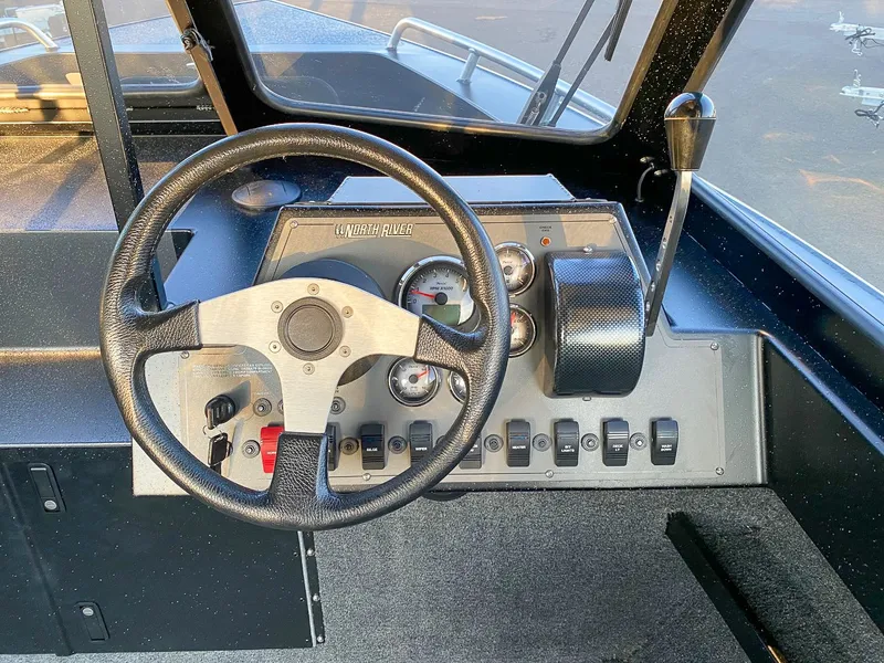 Slide: The Image of North River 24 Commander 2027 - 11