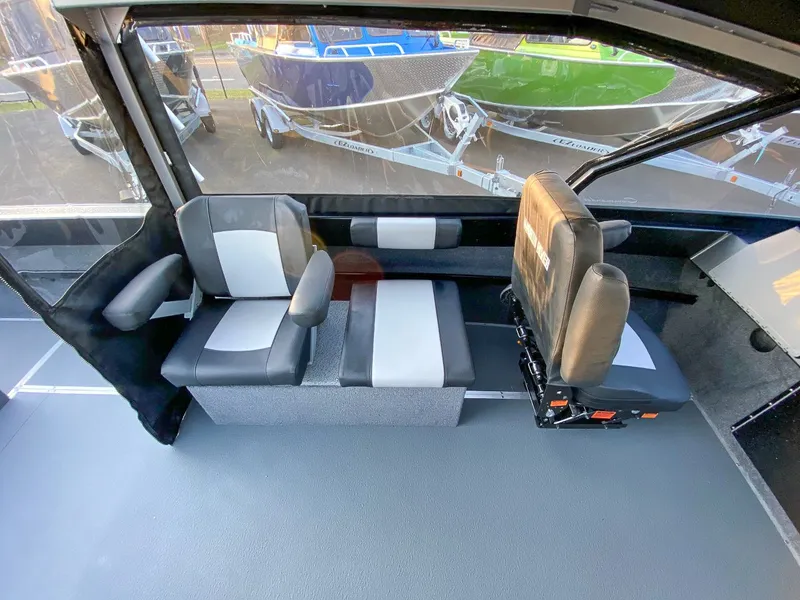 Slide: The Image of North River 24 Commander 2027 - 16