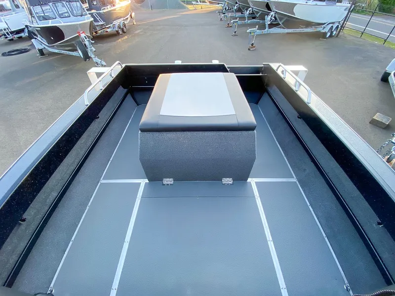 Slide: The Image of North River 24 Commander 2027 - 19