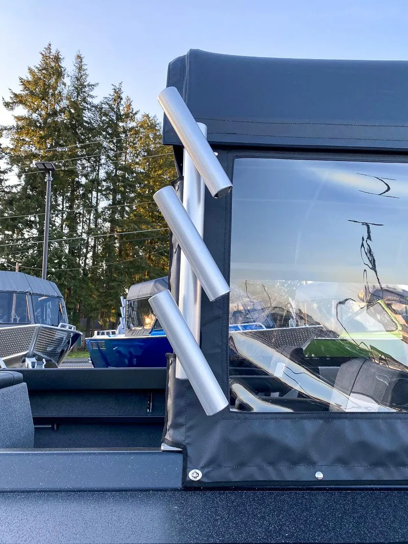 Slide: The Image of North River 24 Commander 2027 - 25