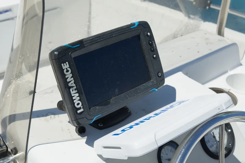 Slide: The Image of Lowrance device on 2006 Seapro 1996 Skiff boat dashboard, sunny day. - 7