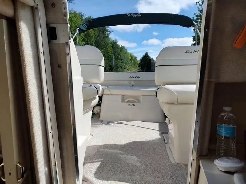 Slide: The Image of Sea Ray 215 Express Cruiser 2000 - 4