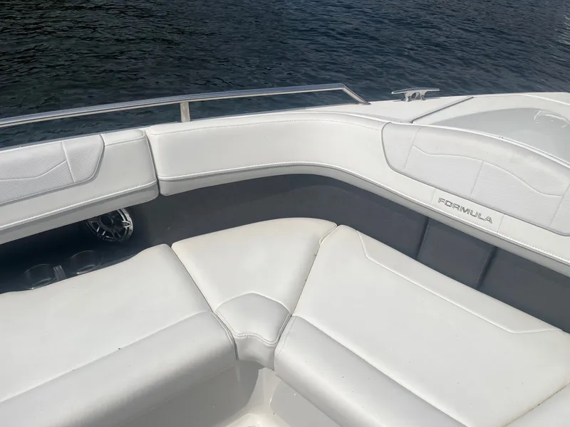 Slide: The Image of Formula 350 Crossover Bowrider 2021 - 12