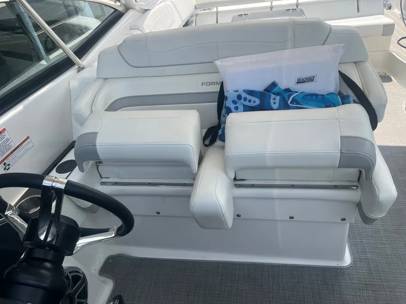 Slide: The Image of Formula 350 Crossover Bowrider 2021 - 7