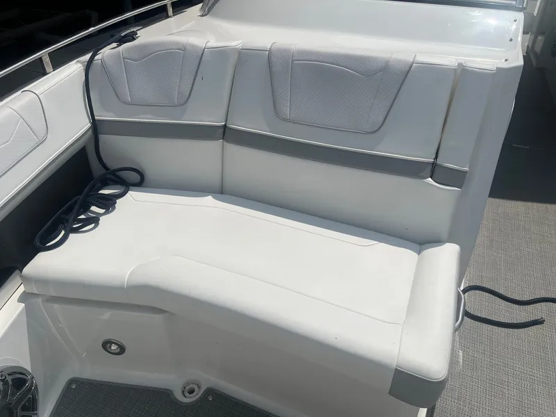 Slide: The Image of Formula 350 Crossover Bowrider 2021 - 10