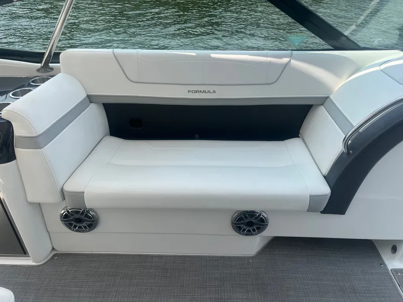 Slide: The Image of Formula 350 Crossover Bowrider 2021 - 6