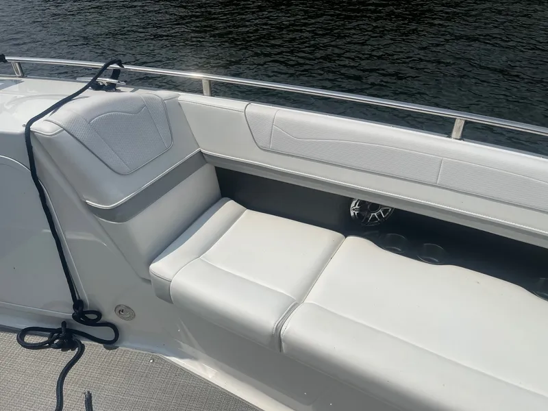 Slide: The Image of Formula 350 Crossover Bowrider 2021 - 11
