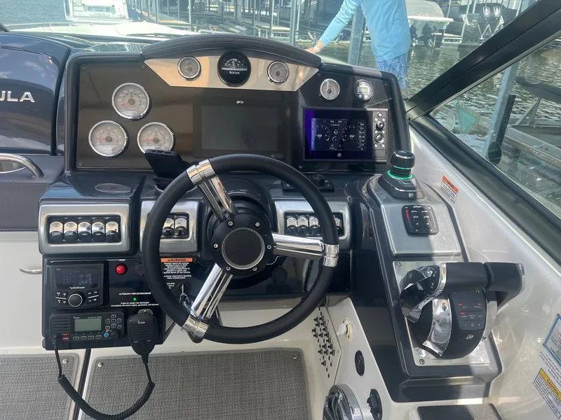 Slide: The Image of Formula 350 Crossover Bowrider 2021 - 13