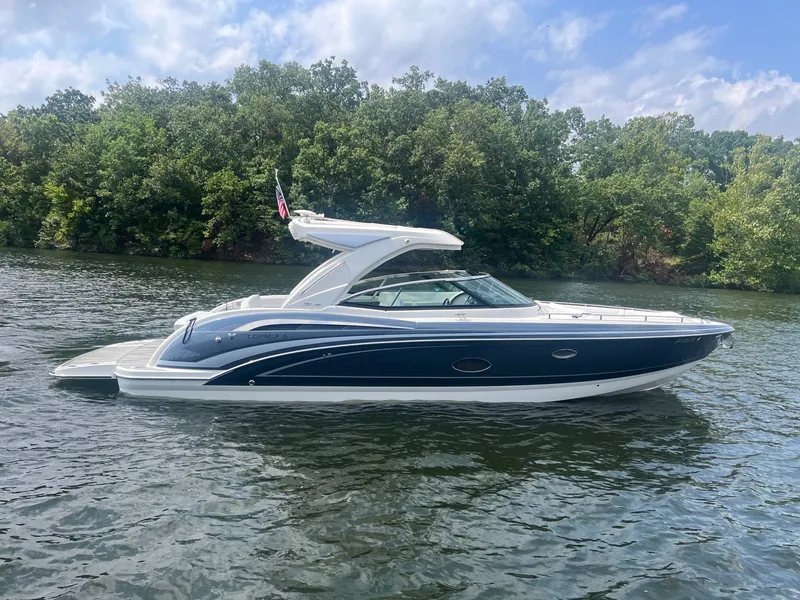 Slide: The Image of Formula 350 Crossover Bowrider 2021 - 1