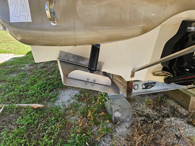 Slide: The Image of Close-up of the stern of a 2006 Sea Ray 270 Sundeck with trim tab. - 43