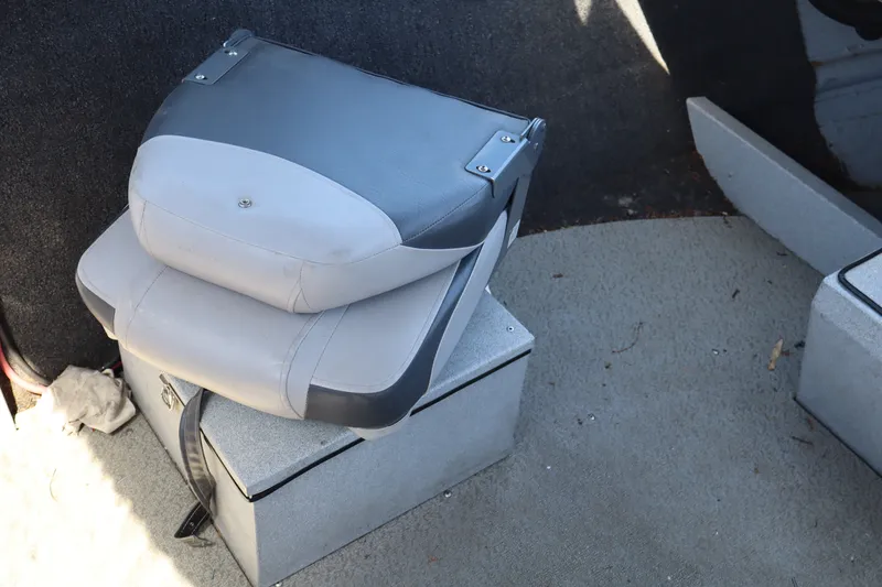 Slide: The Image of 2005 Jetcraft 1625 SK boat interior with gray seat and carpeted flooring. - 13