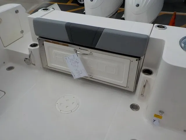 Slide: The Image of Robalo R270 Center Console 2027 - 24