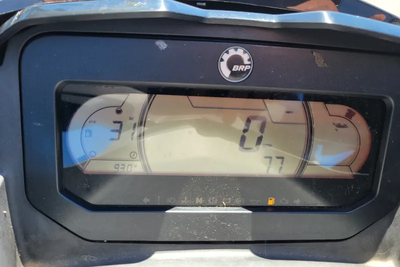 Slide: The Image of Dashboard of 2022 Sea-Doo FishPro Trophy 170 showing 31 miles range. - 15