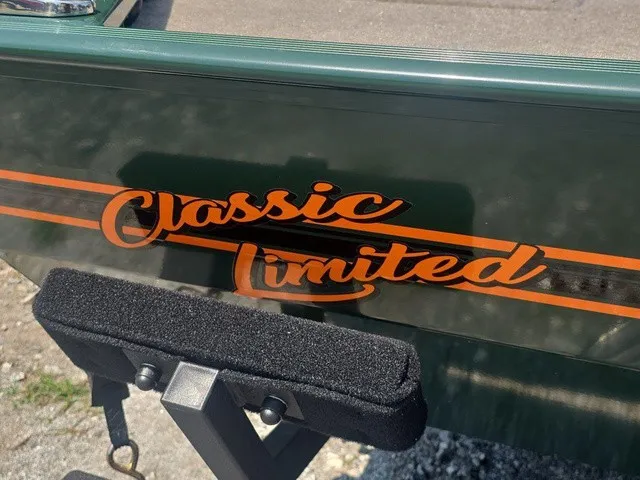 Slide: The Image of Tracker Bass Tracker Classic Limited 2026 - 30