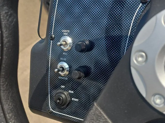 Slide: The Image of Tracker Bass Tracker Classic Limited 2026 - 26