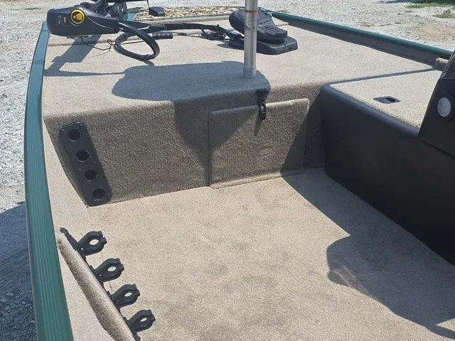 Slide: The Image of Tracker Bass Tracker Classic Limited 2026 - 16