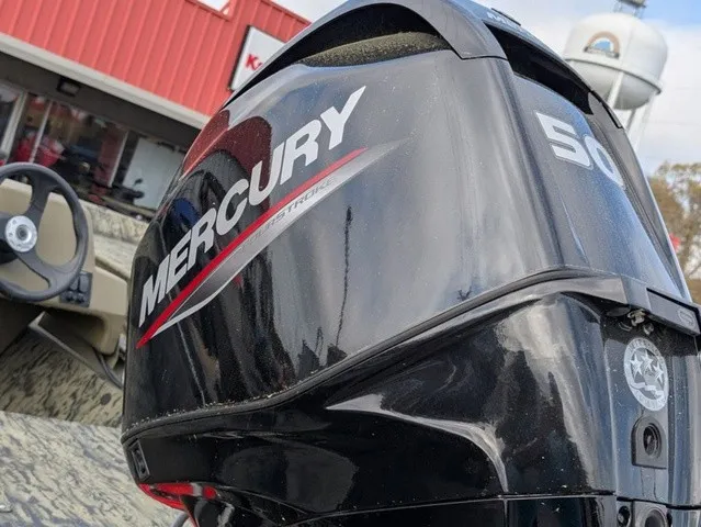 Slide: The Image of Tracker Grizzly 1648 SC 2026 - 19