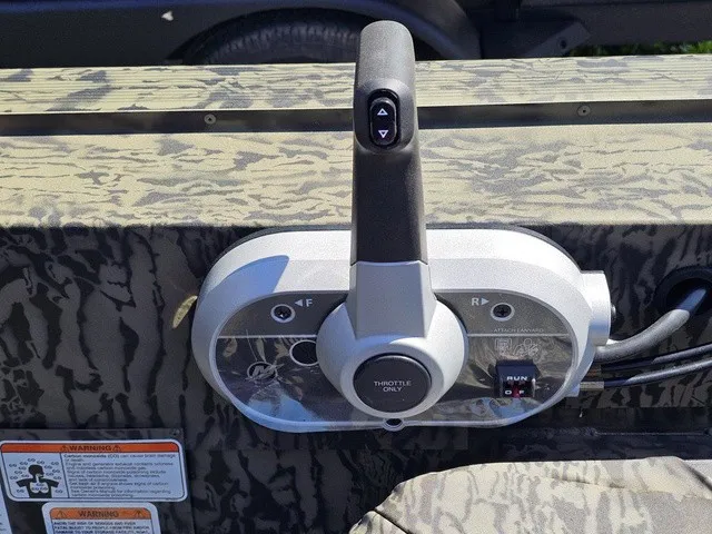 Slide: The Image of Tracker Grizzly 1754 SC 2026 - 23