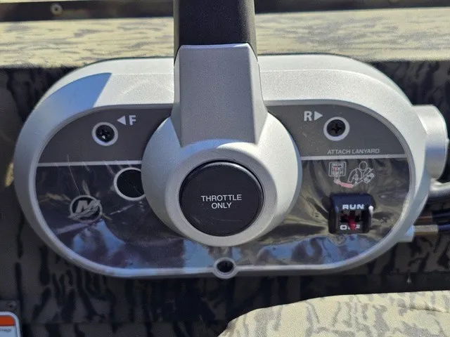 Slide: The Image of Tracker Grizzly 1754 SC 2026 - 24
