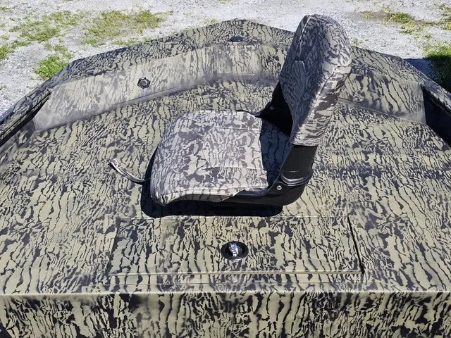 Slide: The Image of Tracker Grizzly 1754 SC 2026 - 15