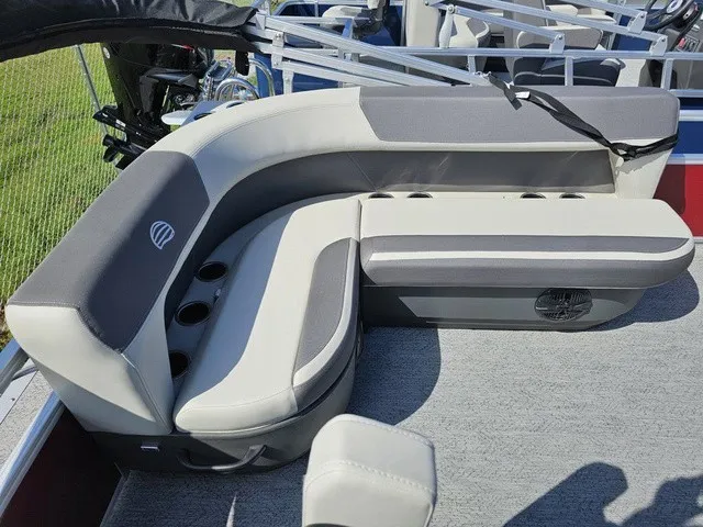 Slide: The Image of Sun Tracker Bass Buggy 16 XL Select 2026 - 31