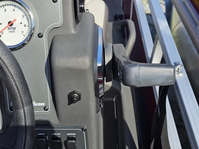 Slide: The Image of Sun Tracker Bass Buggy 16 XL Select 2026 - 28