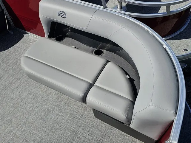 Slide: The Image of Sun Tracker Party Barge 16 DLX 2026 - 17