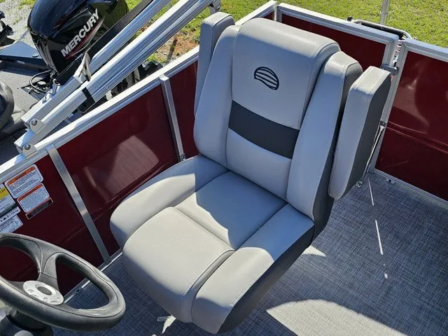Slide: The Image of Sun Tracker Party Barge 16 DLX 2026 - 25