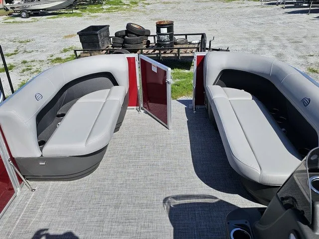 Slide: The Image of Sun Tracker Party Barge 16 DLX 2026 - 35